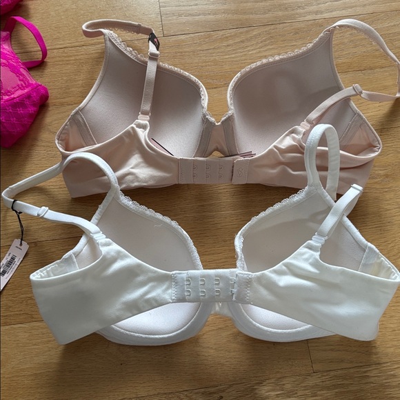 TWO Victoria’s Secret Bras 34C NWT Pink and White ❤️❤️ - Picture 2 of 9